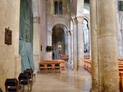 E se nella navata sinistra spicca la settecentesca cappella del Purgatorio, chiusa per lavori...